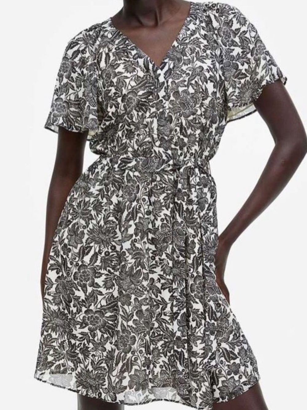 H&M Floral V-Neck Short Sleeve Dress in Black & White
